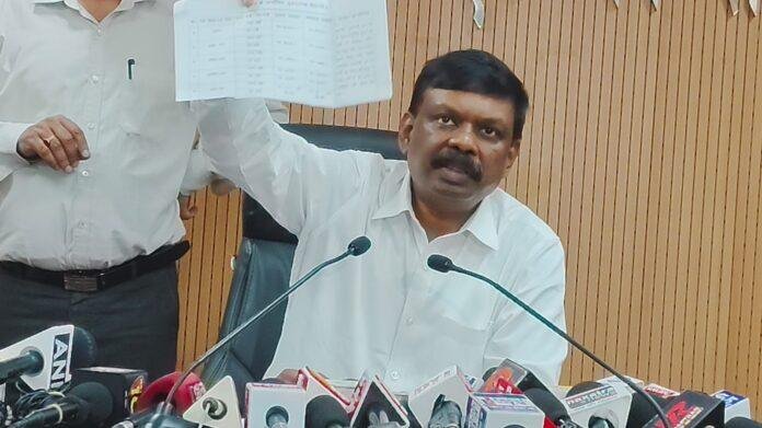 एक्शन में ACS, आधी रात 11,801 शिक्षकों का तबादला