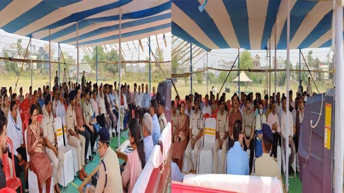 आरा पुलिस लाइन में होमगार्ड बहाली को लेकर DM-SP ने की ब्रीफिंग