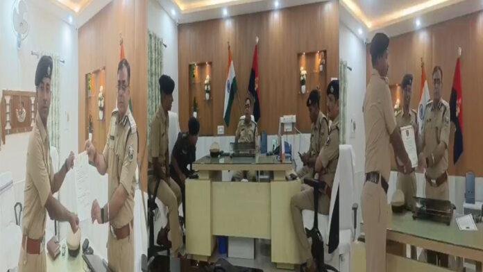 DIG ने 35 पुलिसकर्मियों को बेहतर कार्य के लिए किया सम्मानित