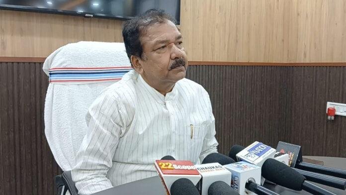 दिलीप जायसवाल ने कांग्रेस को दिया सुझाव, कहा- पाकिस्तान में बुलाए विशेष सत्र