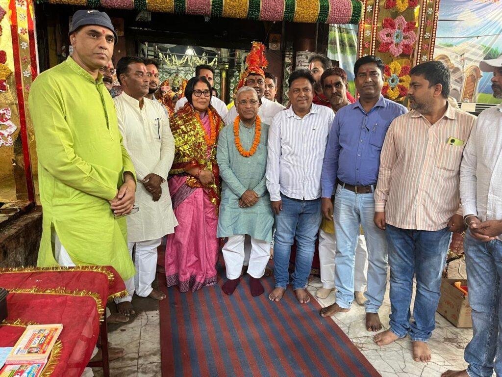 राज्यसभा के उपसभापति ने सपत्नीक आरण्य देवी के दरबार में टेका मत्था