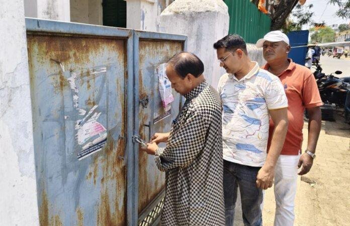 Hazaribagh Band : चैंबर ऑफ़ कॉमर्स के बंदी को सांसद मनीष जायसवाल का मिला समर्थन, पहलगाम आतंकी हमले के विरोध में सांसद सेवा कार्यालय रहा बंद...