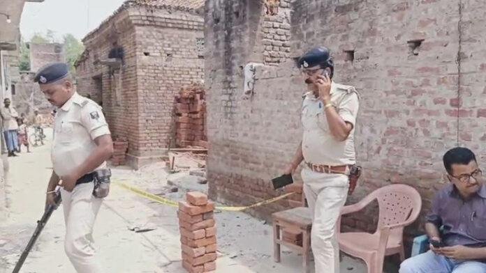 बंद अधनिर्मित घर में जोरदार धमाका, मची अफरा-तफरी