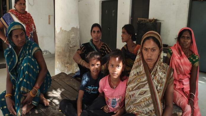 जमीन विवाद को लेकर विधवा के साथ परिजनों ने किया मारपीट, थाने में विवाद सुलझा