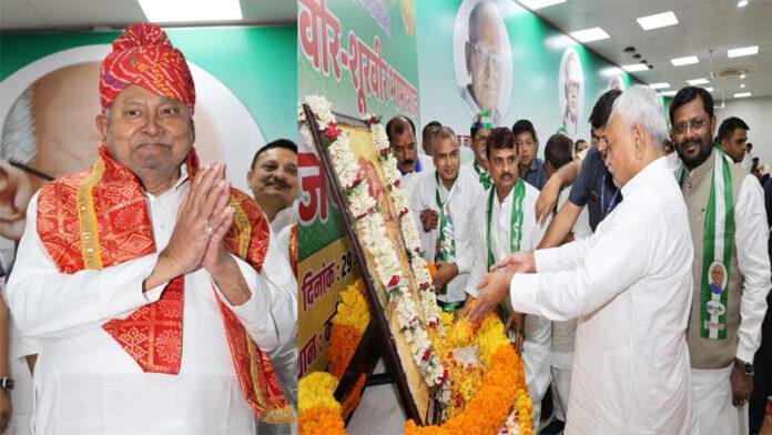 JDU प्रदेश कार्यालय में मनायी गई भामाशाह की जयंती, नीतीश ने सबका किया स्वागत