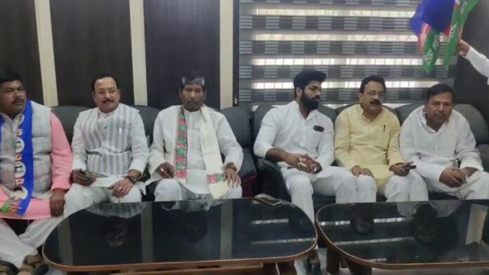 पारस के साथ प्रिंस पहुंचे अररिया, चुनाव को लेकर कार्यकर्ताओं के साथ की बैठक