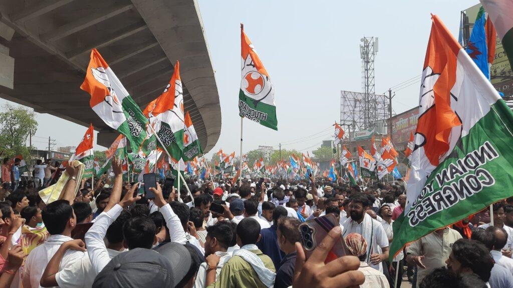 'पलायन रोको, नौकरी दो' यात्रा में शामिल हुए राहुल 'पलायन रोको, नौकरी दो' यात्रा में शामिल हुए राहुल