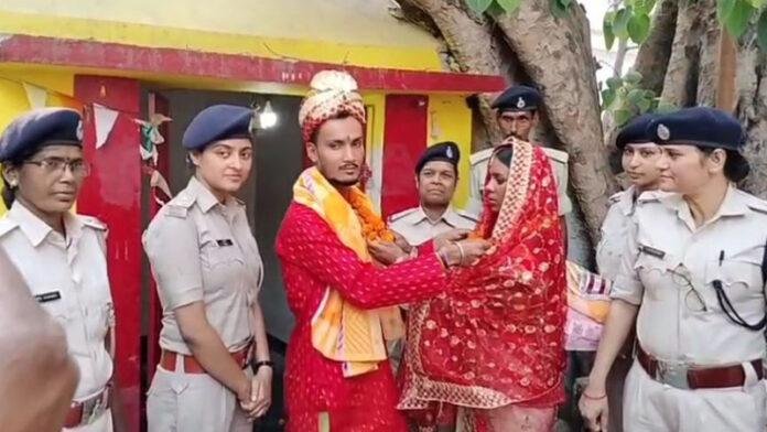 महिला थाना परिसर में एक प्रेमी जोड़े की धूमधाम से करायी गई शादी