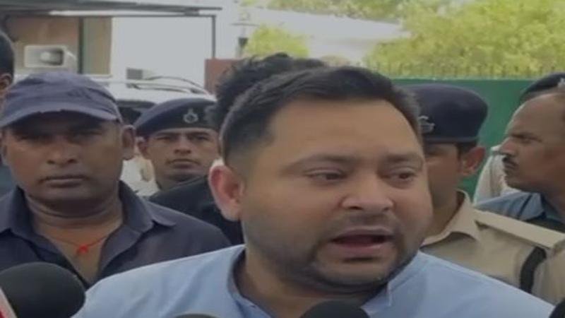 तेजस्वी का निशिकांत पर तीखा हमला, कहा- उनके खिलाफ होना चाहिए कंटेंप्ट ऑफ कोर्ट