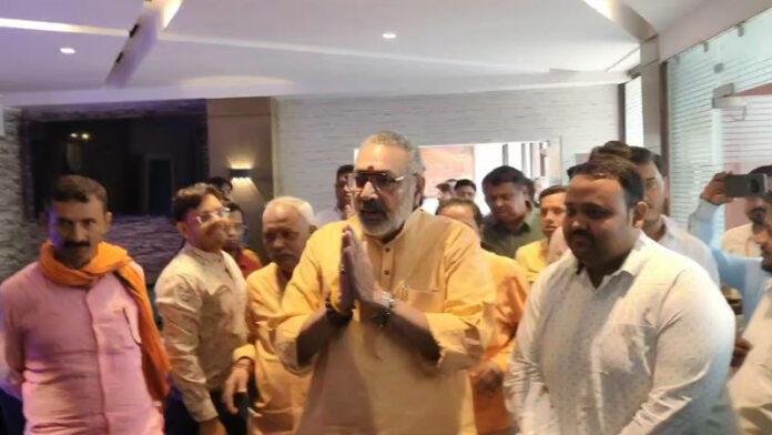 गिरिराज का राहुल पर हमला, बोले- 1985 में कहा था बेगूसराय को मिलेगा पेट्रोकेमिकल्स, कहां...