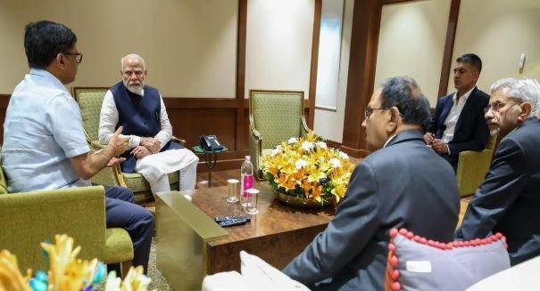 Big Breaking : मीटिंग के दौरान पीएम मोदी