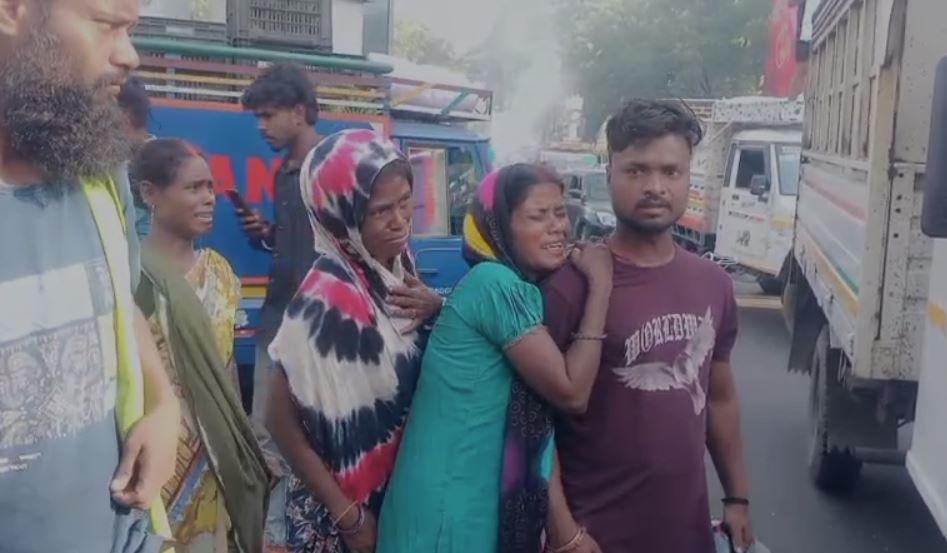 Dhanbad Accident : घटना के बाद रोते-बिलखते परिजन