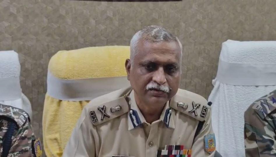 Bokaro Encounter : विवेक मांझी सहित साथ 8 नक्सलियों का मारा जाना झारखंड पुलिस की ऐतिहासिक जीत-एडीजी ऑपरेशन... 1 Bihar News, Jharkhand News & Live Updates Bokaro Encounter : घटना की जानकारी देते एडीजी