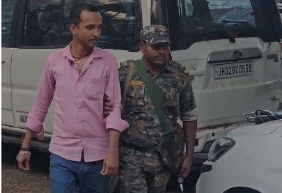 Bokaro Firing : फल विक्रेता को गोली मारकर भाग रहे अपराधी कोडरमा में धराए, ये निकले मास्टरमाइंड...