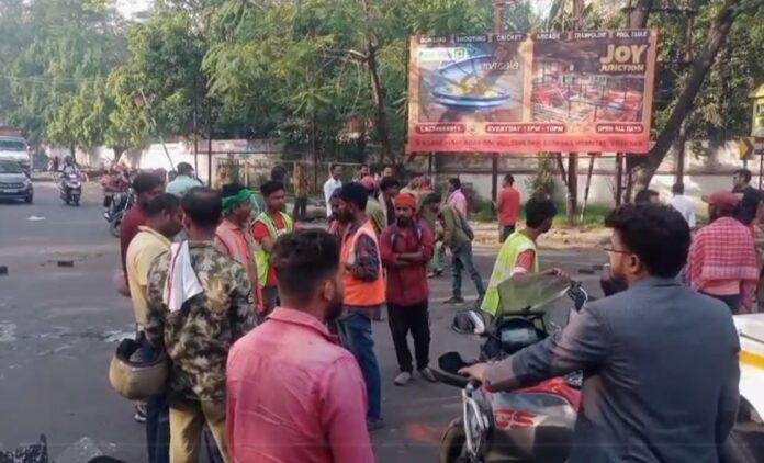 Dhanbad Accident : बाइक पर सवार होकर जा रहे थे ड्यूटी, बाराती बस ने रौंदा...