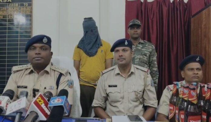 Dhanbad Crime : फ्रिज खोला तो आंखे फटी की फटी रह गई, भारी मात्रा में अवैध शराब के साथ एक गिरफ्तार...