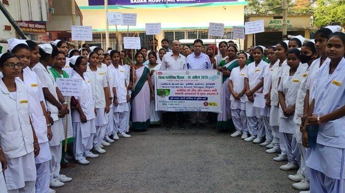 Giridih : विश्व मलेरिया दिवस पर गिरिडीह सदर अस्पताल से निकाली गई जागरूकता रैली