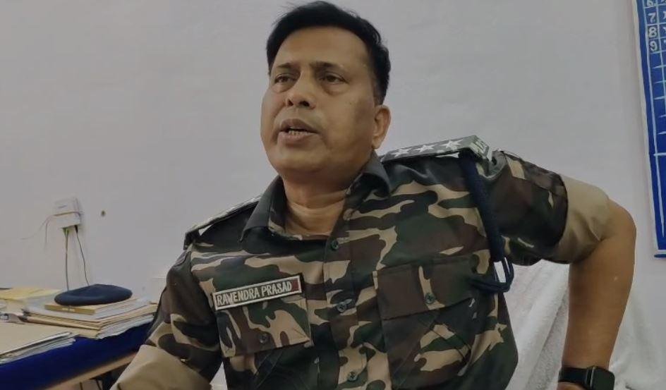 Giridih : मामले की जांच करती पुलिस