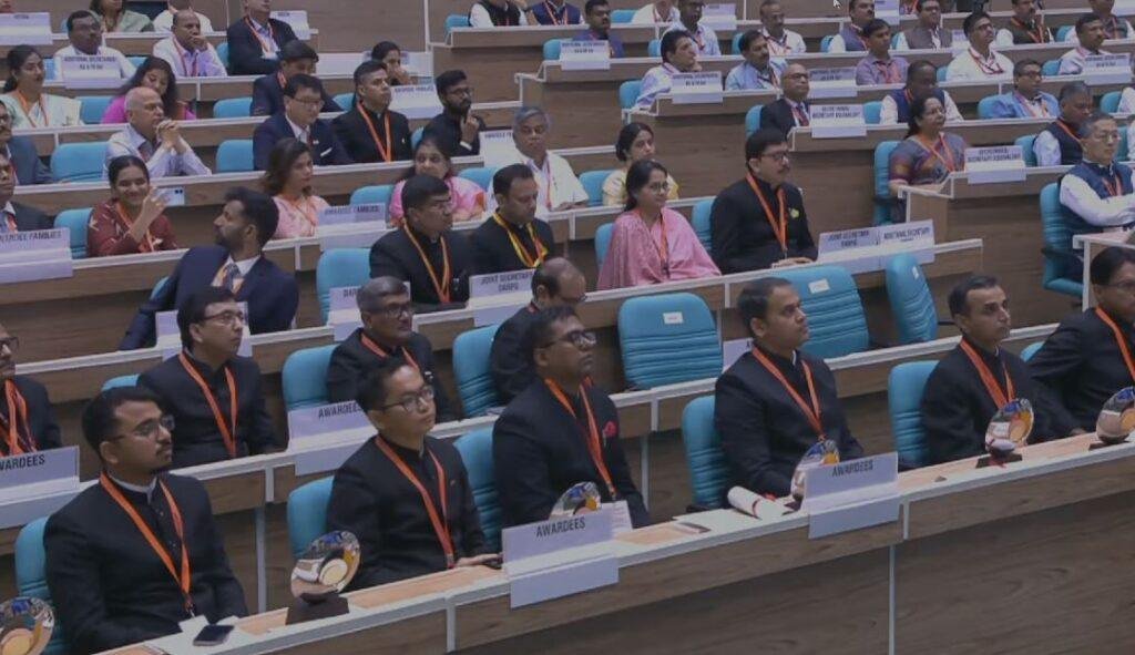 Saraikela-खरसावां उपायुक्त को प्रधानमंत्री उत्कृष्टता पुरस्कार से किया गया सम्मानित...
