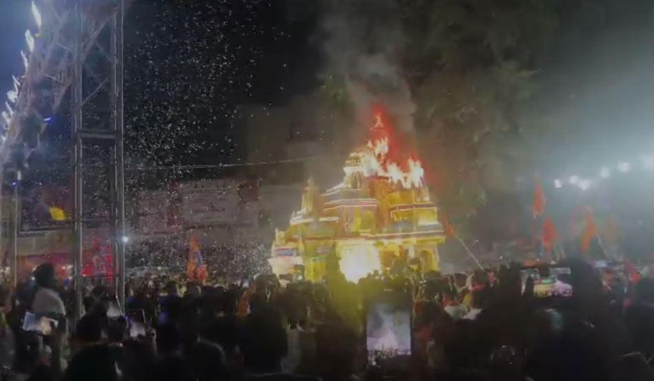 Garhwa में रामनवमी के दौरान बड़ा हादसा, रथ में लगी भीषण आग से मची अफरातफरी...