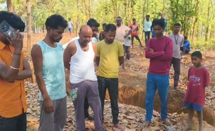 Gumla : जंगली हाथियों ने वृद्ध को पटककर मार डाला...