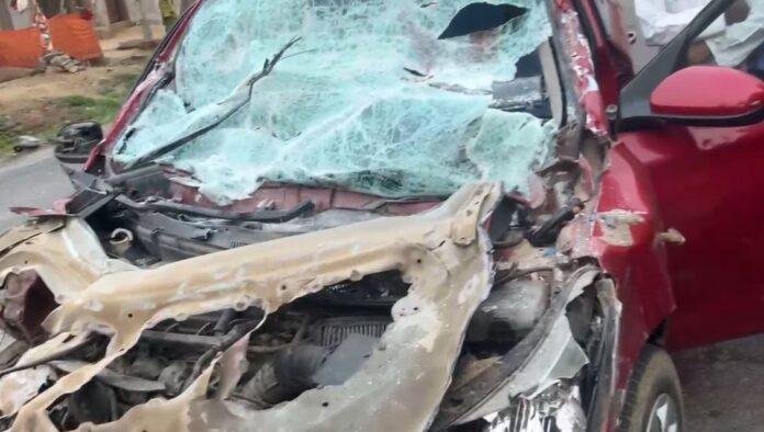 Giridih Accident : ट्रक और कार में भीषण टक्कर, एक की मौत 5 घायल, कार के उड़े चिथड़े