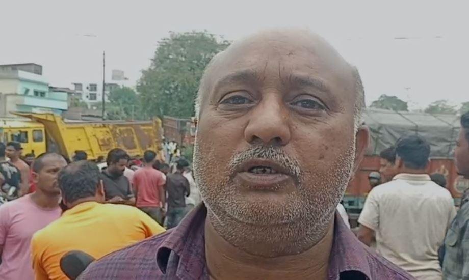 Bokaro : मामले की जानकारी देता ग्रामीण