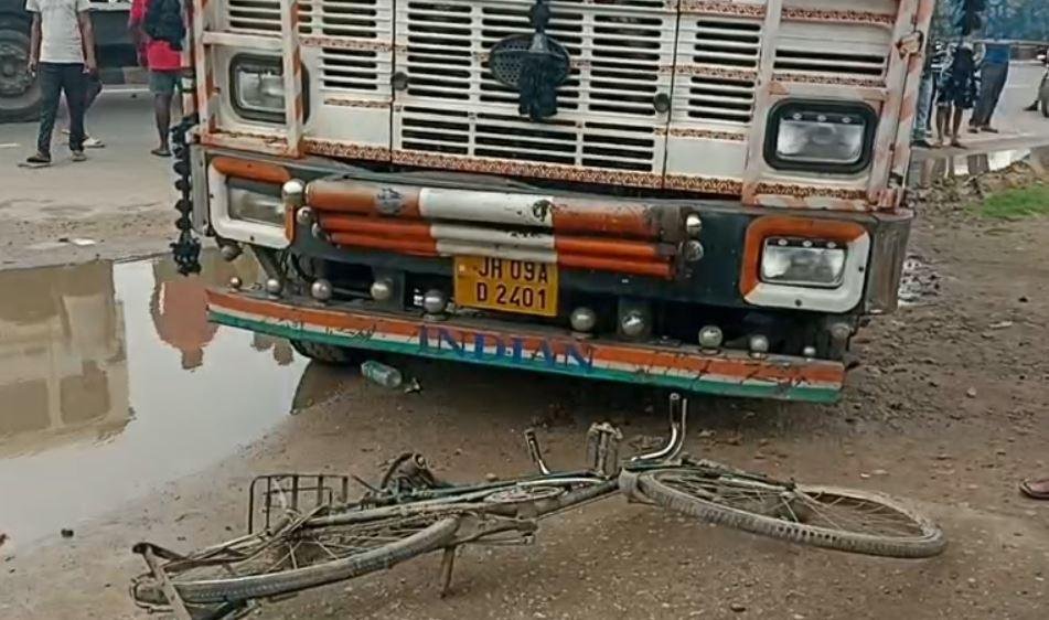 Bokaro : साइकिल सवार सहित तीन लोगों को रौंदा