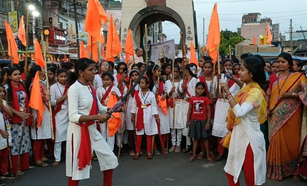Giridih : अखाड़ा में खेलती महिलाएं