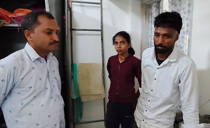 Gumla Crime : शादी में गया था परिवार, घर का ताला तोड़ लाखों के सामान उड़ा ले गए चोर...
