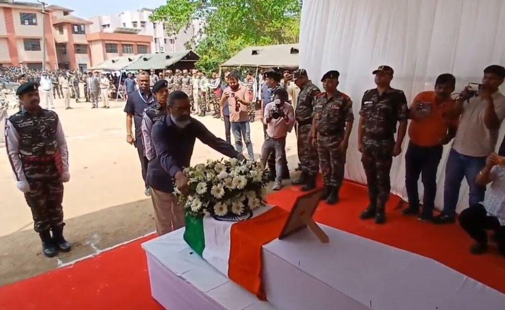 Breaking : शहीद जवान को श्रद्धांजलि