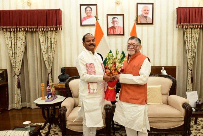 Breaking : राज्यपाल संतोष गंगवार से मिले ओडिशा के पूर्व राज्यपाल रघुवर दास...