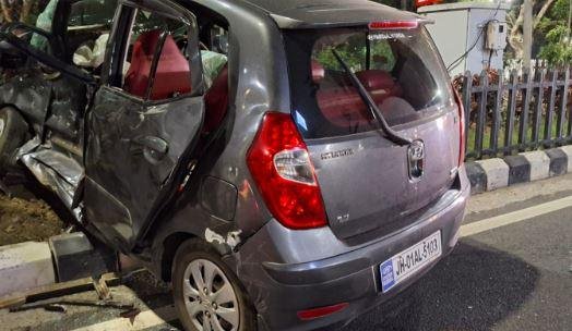 Breaking : घटना के बाद क्षतिग्रस्त कार
