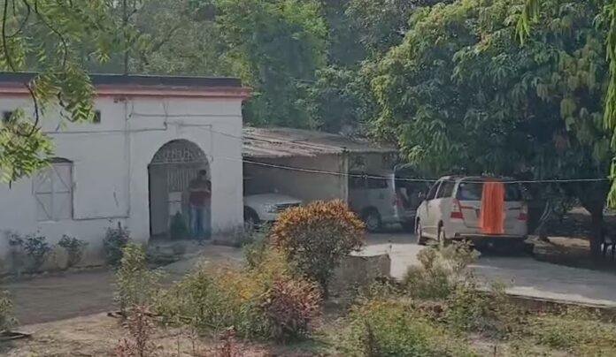 कीूहबीू Dhanbad ED Raid : धनबाद डीटीओ और रजिस्टार के आवास पर ईडी की छापेमारी से मची हड़कंप...