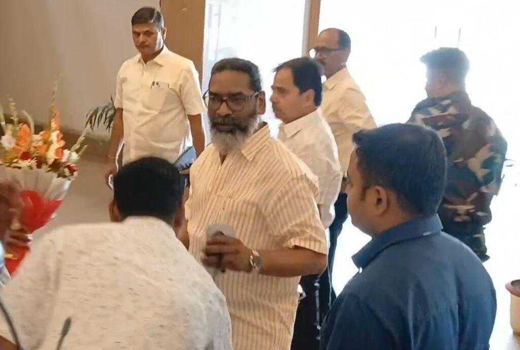 Breaking : कार्यक्रम में शामिल होने जाते सीएम हेमंत