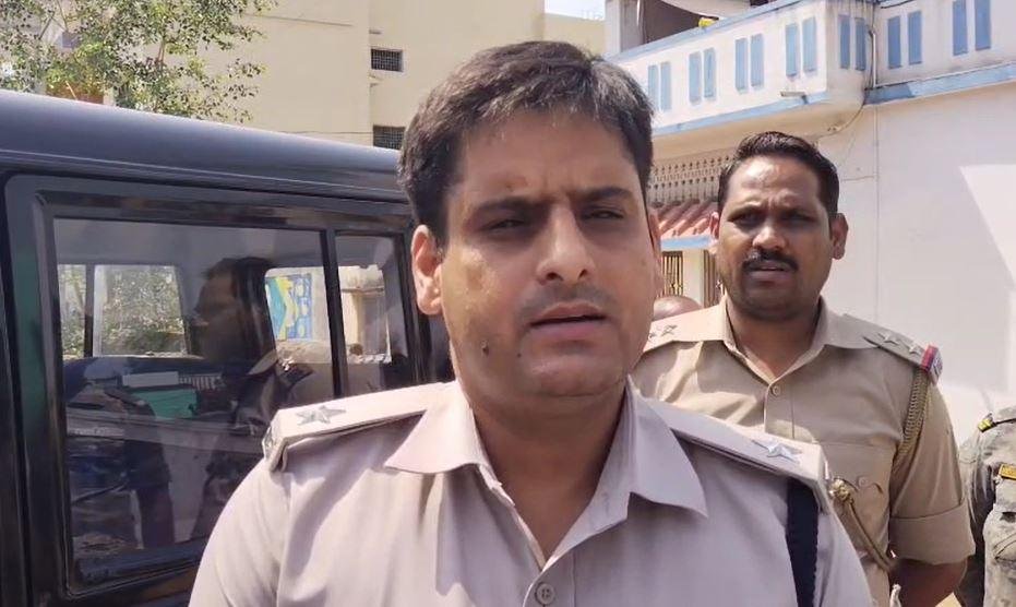 Bokaro : आतंकी संगठन के समर्थन में गिरफ्तार आरोपी के घर पहुंच गई पुलिस, पिता ने बताया...