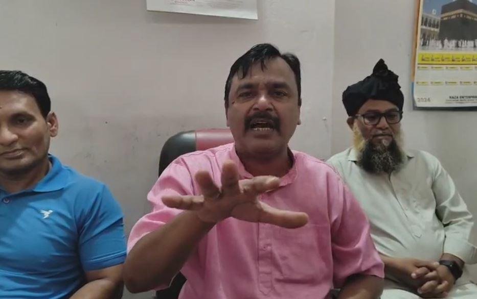 Bokaro : आतंकी हमले का समर्थन करना पड़ गया महंगा! आरोपी के परिवार का हुक्का पानी बंद...