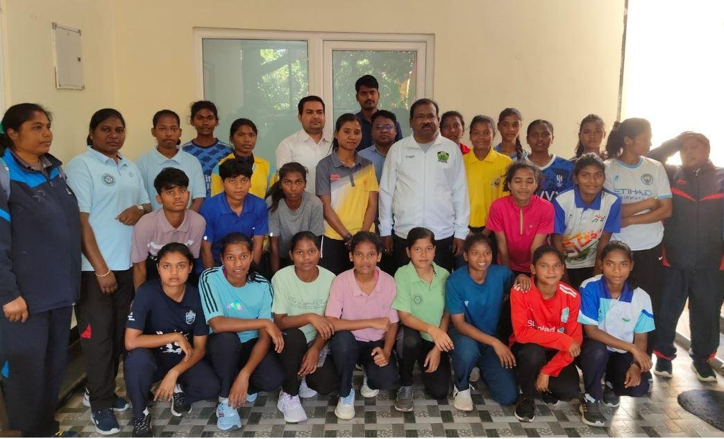 Ranchi : झारखंड की बेटियों ने रच दिया इतिहास, 68वीं राष्ट्रीय स्कूली खेल फुटबॉल प्रतियोगिता में बनी चैंपियन... Ranchi : मंत्री ने कहा गर्व का है पल