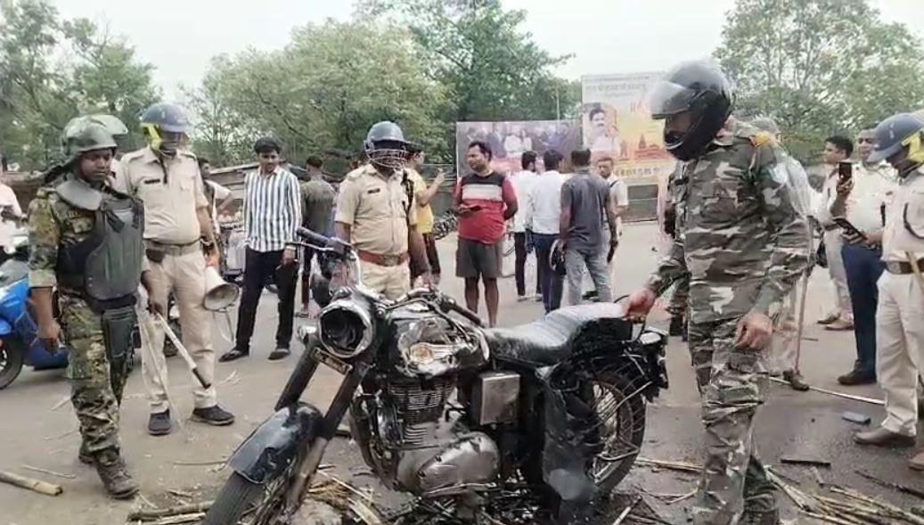 Bokaro Band के दौरान हिंसा! बुलेट को किया आग के हवाले और युवक पर जानलेवा...