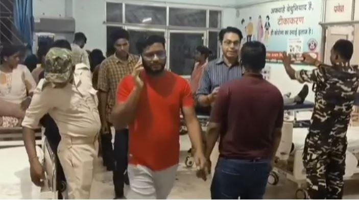Gumla Accident : दर्दनाक सड़क हादसा: बाइक और स्कूटी की टक्कर में पादरी की मौत, पत्नी समेत दो छात्र घायल... Gumla Accident : मौके पर पहुंची पुलिस