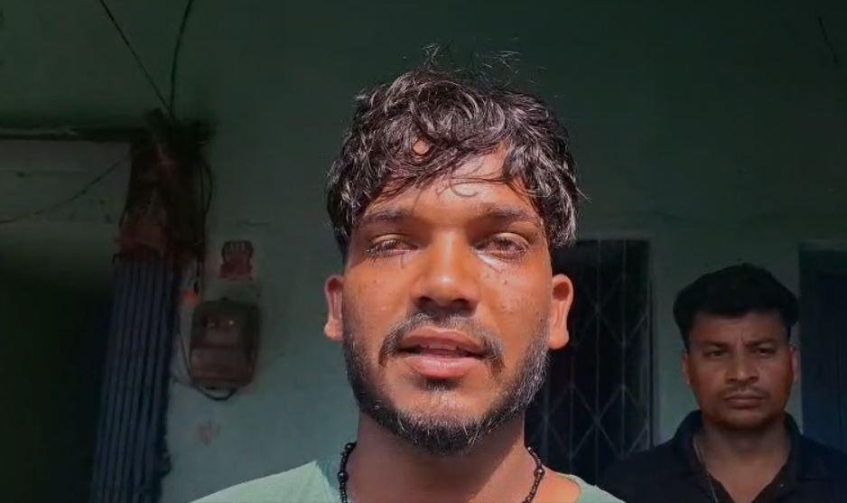 Giridih : घर के कमरे से संदेहास्पद स्थिति में महिला का शव मिलने से मची सनसनी, ससुराल वाले फरार... Giridih : मामले की जानकारी देता मृतक का भाई