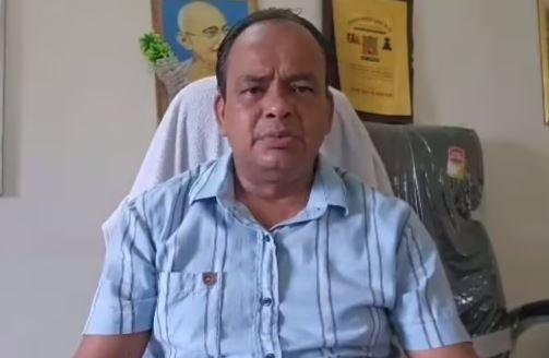 Ranchi : ऑटोक्रेसी नहीं चलेगी, मेरे पास भी रिकॉर्डिंग है-रिम्स के निदेशक पद से इस्तीफे के बाद डॉ राज कुमार का बड़ा बयान... Ranchi : रिम्स के निदेशक पर काम नहीं करने का लगा आरोप