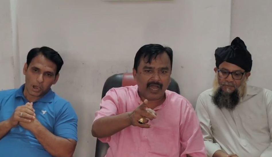 Bokaro : आतंकी हमला का समर्थन करना पड़ गया महंगा! आरोपी के परिवार का हुक्का पानी बंद...