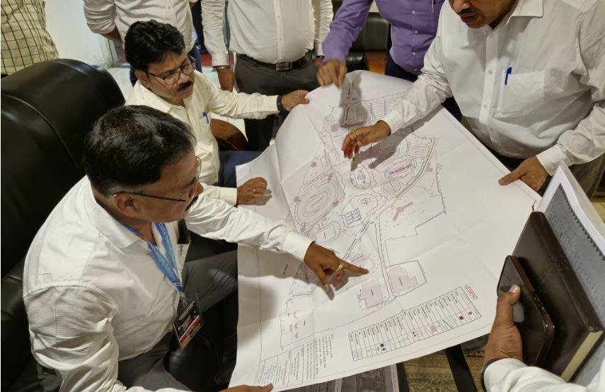 Ranchi : योजनाओं की समीक्षा करते मंत्री