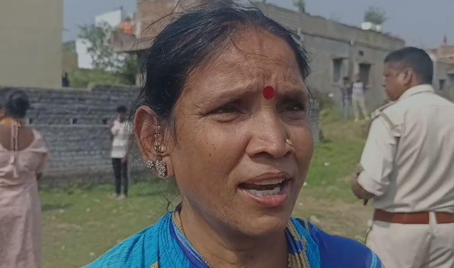 Jamshedpur Murder : उलीडीह में युवक की गोली मारकर हत्या, पार्टी में जाने की बात कहकर... Jamshedpur Murder : मामले की जानकारी देती महिला