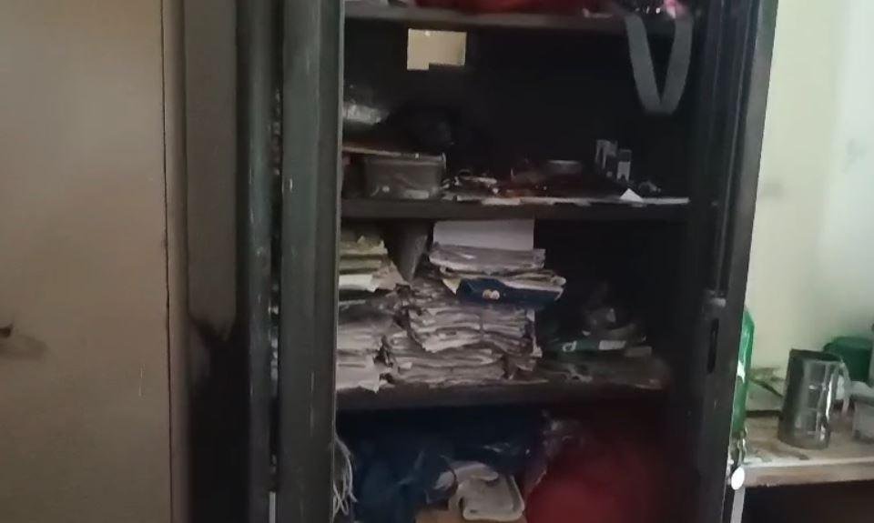 Gumla : अलमारी में बिखरा सामान