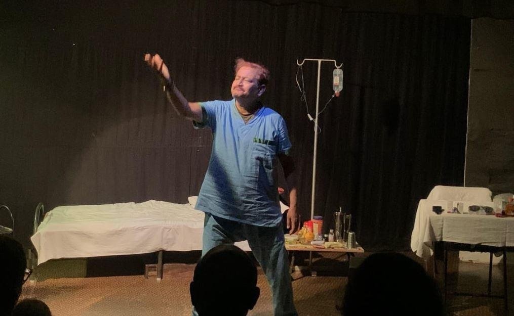 JFTA अभिनय के दौरान कलाकार