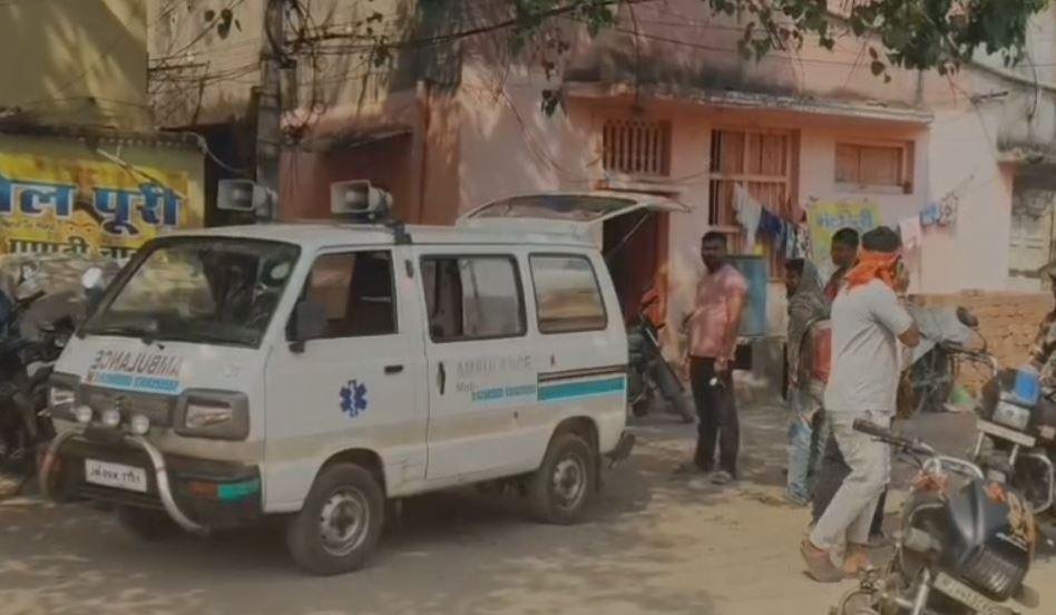Dhanbad Suicide : अचानक छत से कूदकर महिला ने कर ली आत्महत्या, जांच में जुटी पुलिस...
