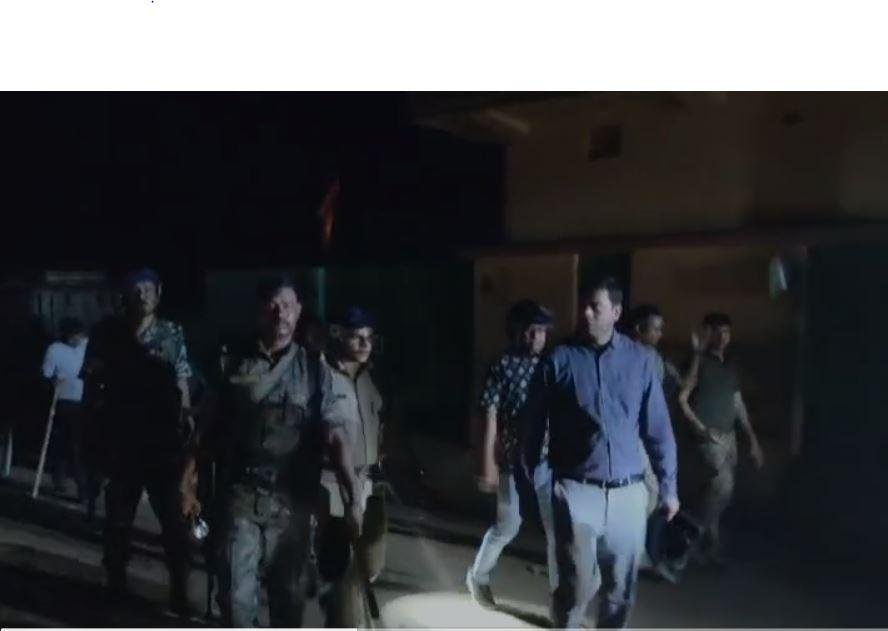 Saraikela : लड़की के अपहरण के बाद बवाल, दो पक्षो में विवाद के बाद फूंके कई दुकाने...
