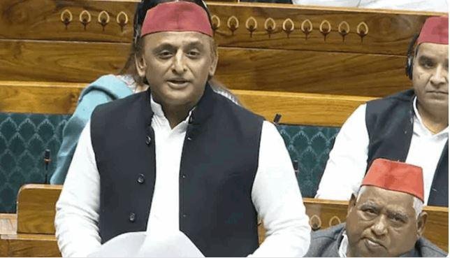 लोकसभा में बोलते अखिलेश यादव